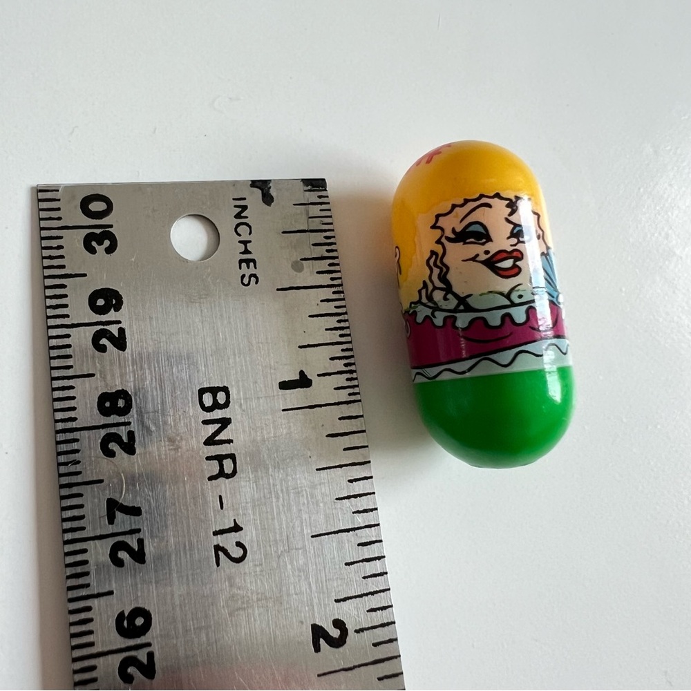 2003 Mighty Beanz series 1 “Burlesque Bean” #28